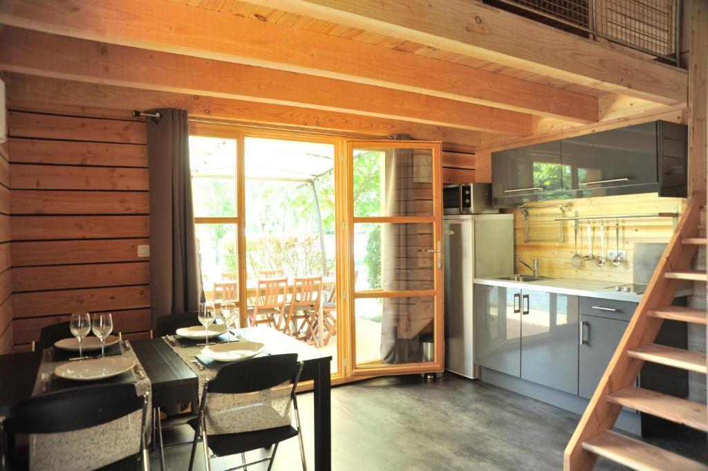 Camping Les Portes Du Beaujolais Anse Bilik gambar